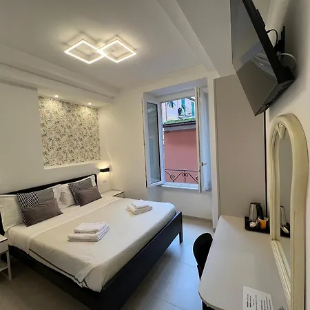 Sull'arco Πανσιόν Μοντερόσο αλ Μάρε