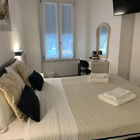 Sull'arco Μοντερόσο αλ Μάρε